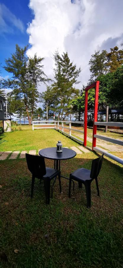 Kotak Kotak Borneo Villa Kudat Buitenkant foto